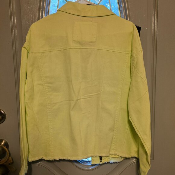 BNWT Levi's Lime Green Lightweight Jean Jacket w Fringed Bottom - Picture 6 of 10